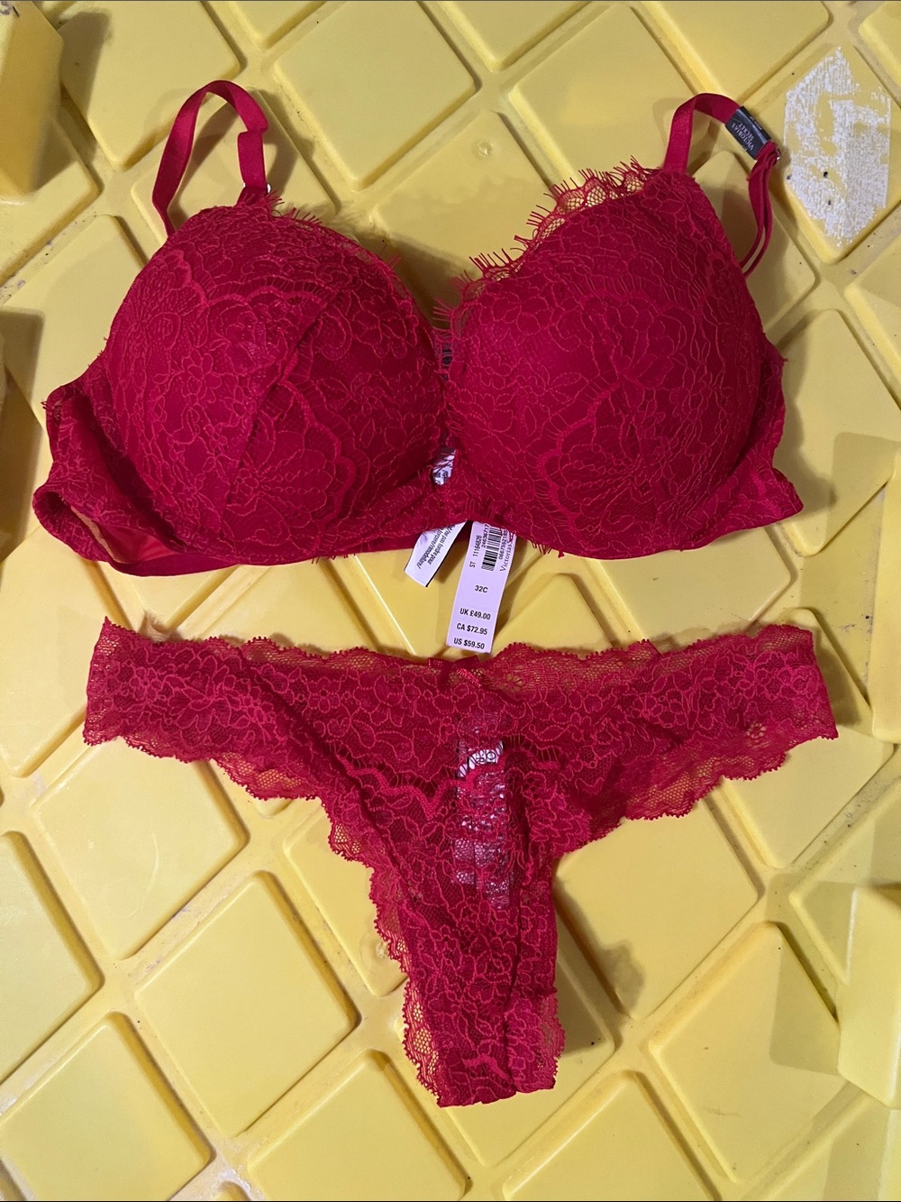 NWT Victoria’s Secret red dream angels push up 32c xs thong panty set